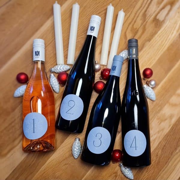 Wein-Adventskranz vom Weingut Diefenhardt, 4 Flaschen und 4 Kerzen